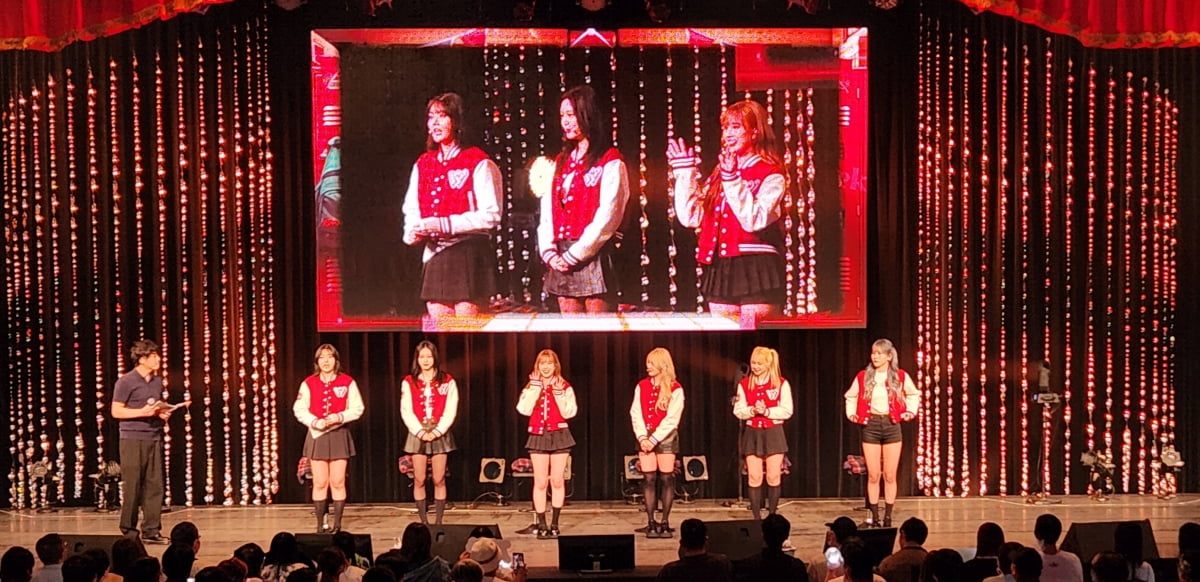 위클리, 첫 日 도쿄 팬미팅 '위클리 유니버시티' 성공적 마무리