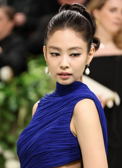 “You look 10 years older” vs. “You exude maturity”… What happened to Jennie