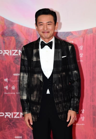 [TEN포토]황정민 '턱시도 입은 전두광'