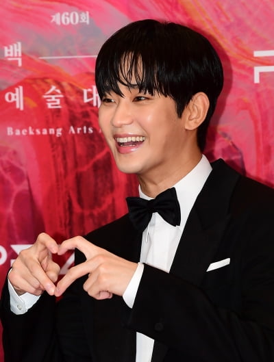 [TEN포토]김수현 '이 미소에 빠져든다'