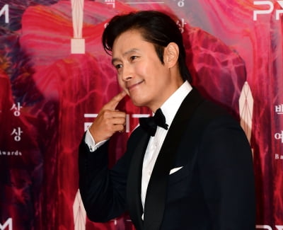 [TEN포토]이병헌 '♥이민정이 뭐라고 할까?'