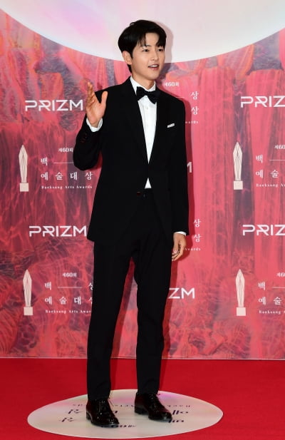 [TEN포토]송중기 '밀크남의 인사'