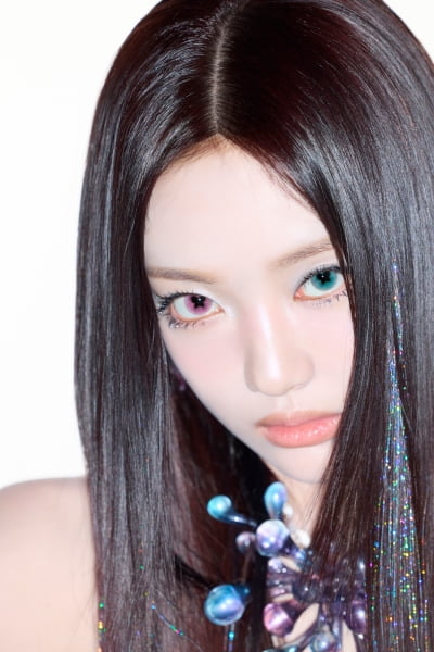 눈에 별 박은 윈터→하트 눈동자 카리나…에스파, '콘셉트 맛집'답네