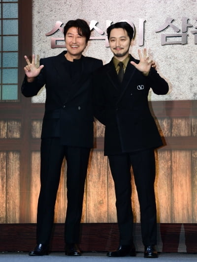 [TEN포토]송강호-변요한 '남남케미 기대하세요'