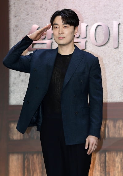 [TEN포토]서현우 '엘리트 군인의 경례'