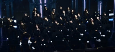 [TEN포토]트리플에스 '24인 완전체의 무대'