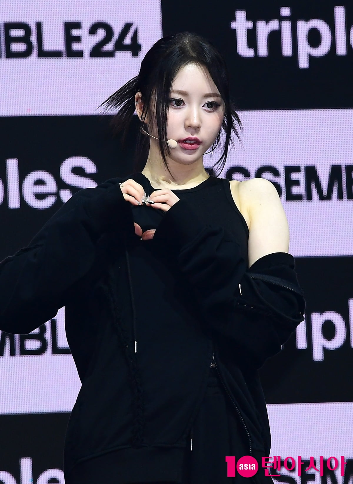 [TEN포토]트리플에스 정혜린 '살짝 어깨를 드러내고'