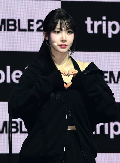 [TEN포토]트리플에스 김나경 '심쿵 하트'