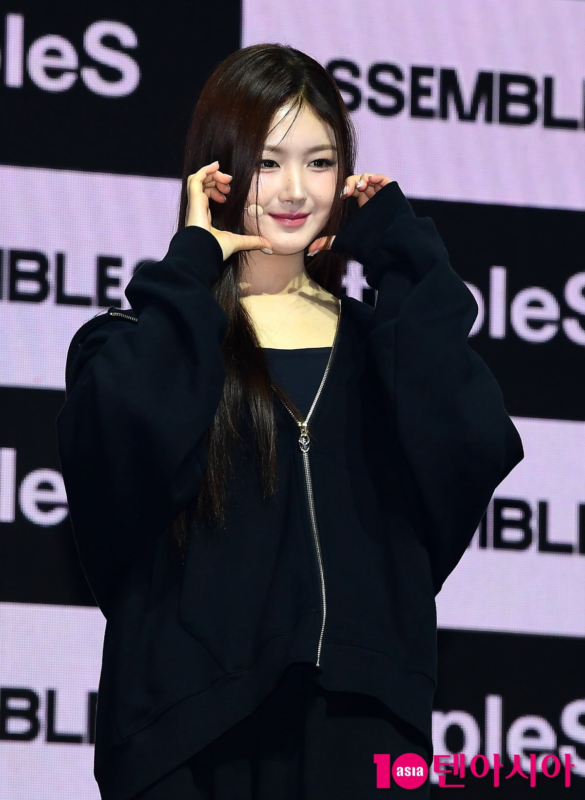 [TEN포토]트리플에스 주빈 '러블리 양볼하트'