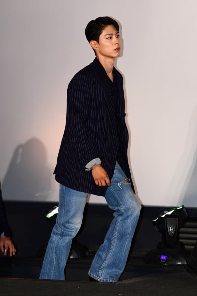 [TEN포토]박보검 '청청패션도 완벽하게 소화'