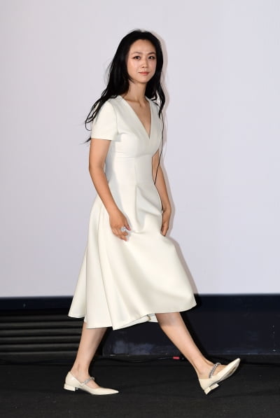 [TEN포토]탕웨이 '수수한 화장에도 빛나네'