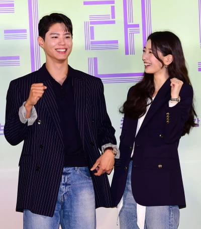 [TEN포토]박보검-수지 '바라만봐도 좋네'