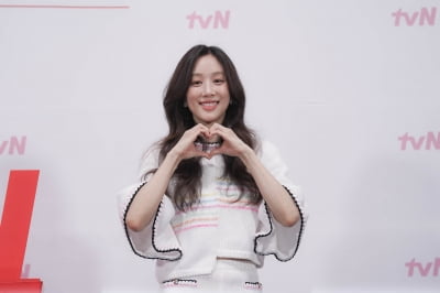 정려원, '일타스캔들' 정경호가 쓰던 칠판 물려받아…"집에서 판서 연습"('졸업')