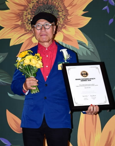 [TEN포토]허영만 '가장 영향력 있는 인물 수상'