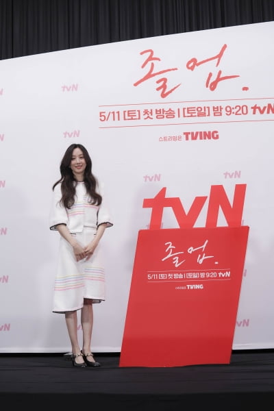 백홍부부가 야속해…정려원 "'눈물의 여왕' 후속, 부담감 당연히 있어"('졸업')