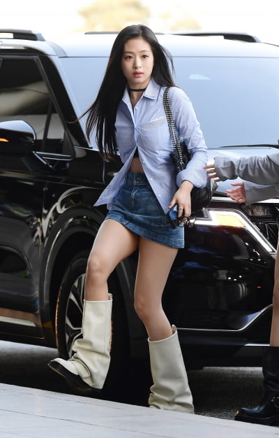 [TEN포토]베이비몬스터 아현 '해외 첫 투어 설레이는 발걸음'