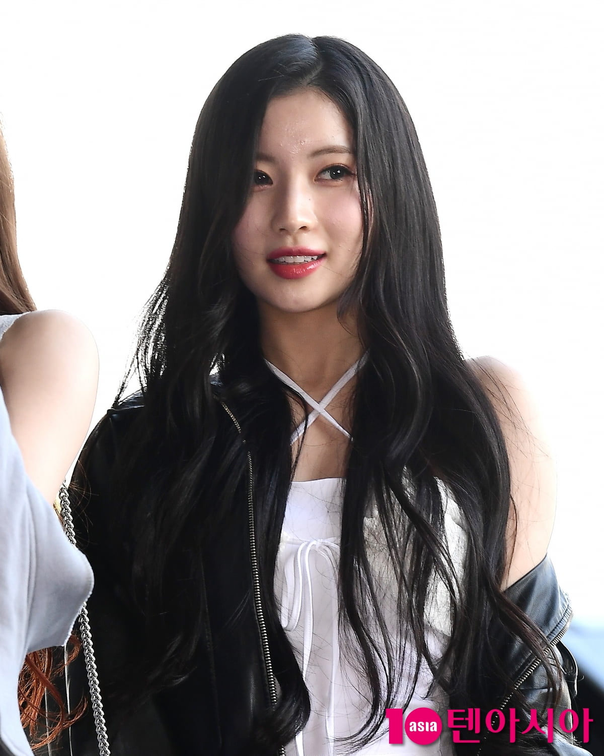 베이비몬스터, 청순미 뿌리며 출국...데뷔 첫 아시아 팬미팅 투어 시작[TEN포토+]