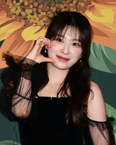 [TEN포토]로켓펀치 윤경 '러블리 하트'