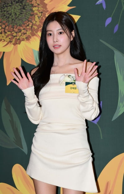 [TEN포토]강혜원 '오프숄더로 섹시하게'