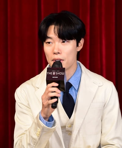 [TEN포토]류준열 '앞 뒤 가리지 않고 다 하겠다'
