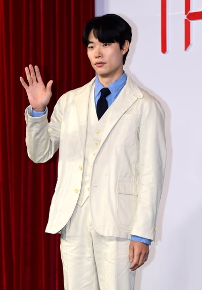 [TEN포토]류준열 '데뷔이래 고민 많은 시기'