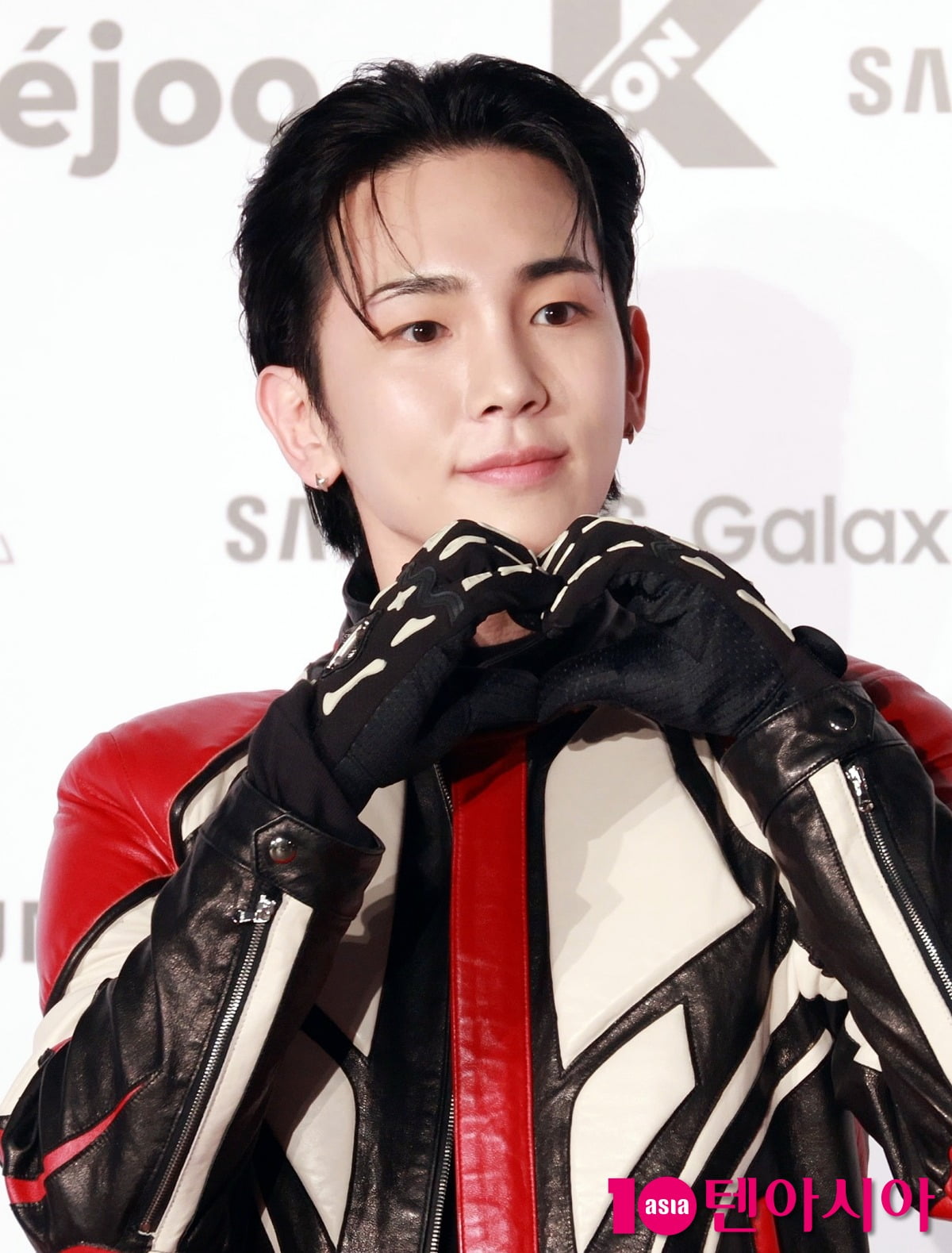 [TEN포토] 샤이니 키 '화면 꽉 찬 잘생김'