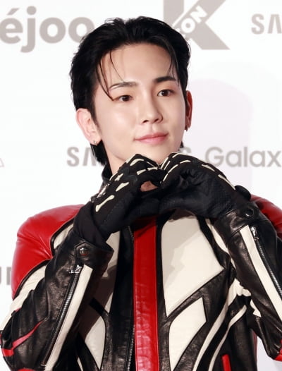 [TEN포토] 샤이니 키 '화면 꽉 찬 잘생김'