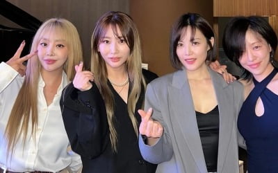브아걸 완전체 출격…가인, 홀터넥으로 파격적인 하객룩 선보여