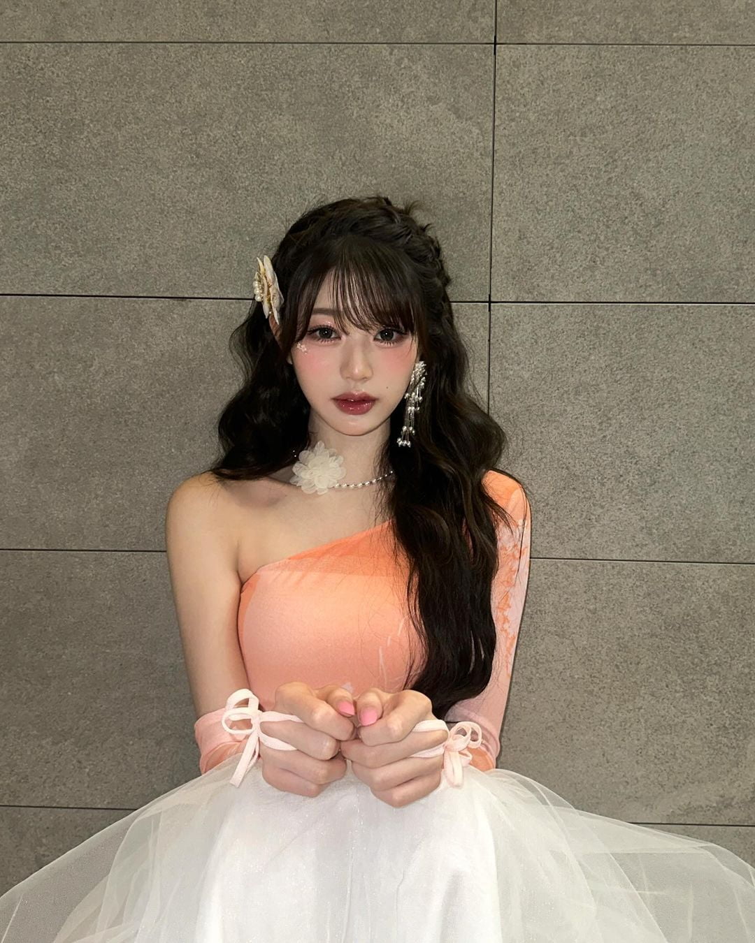 럭키비키 girl답네…장원영, 퓨전 한복 입고 선녀→공주·요정 미모 자랑