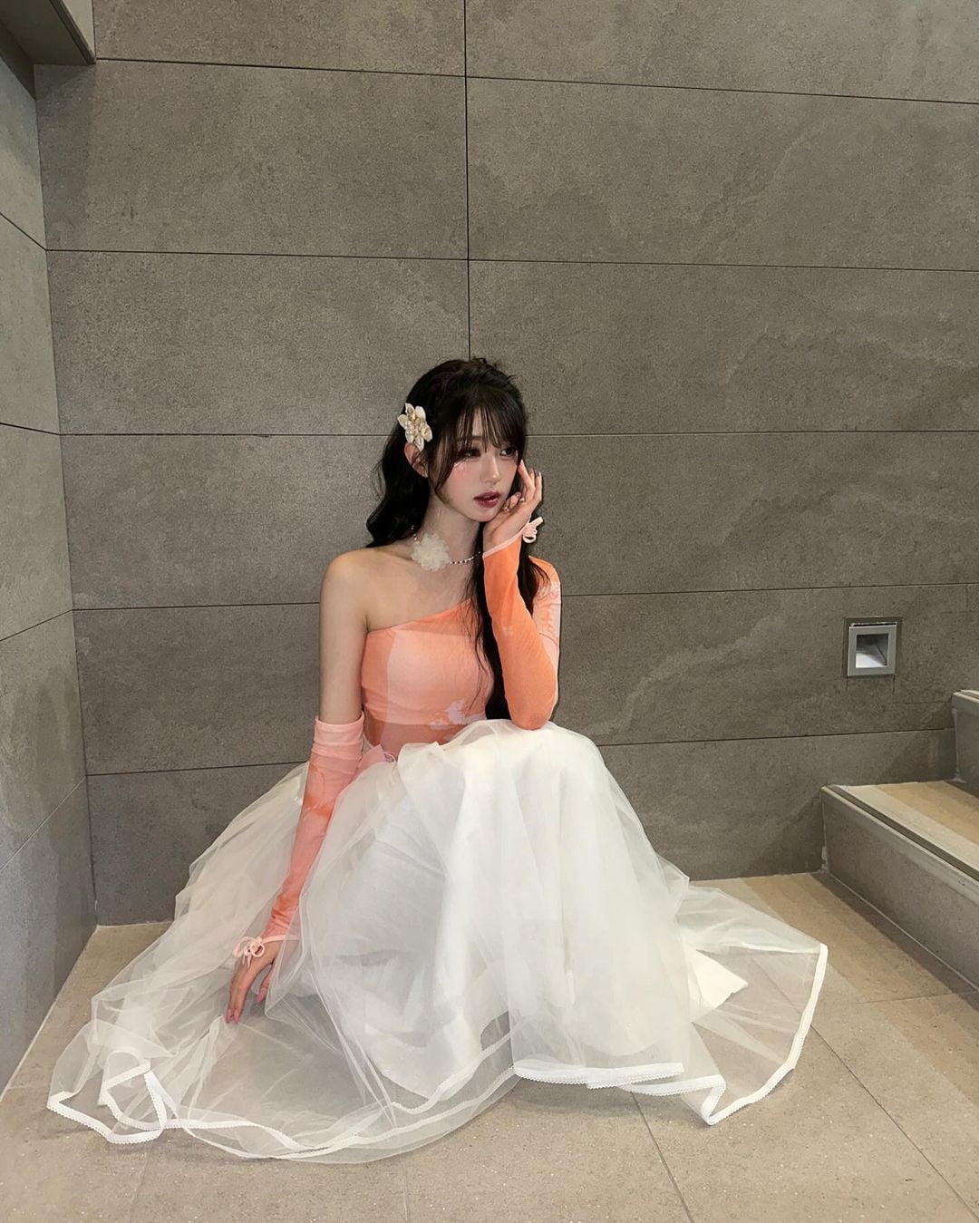 럭키비키 girl답네…장원영, 퓨전 한복 입고 선녀→공주·요정 미모 자랑