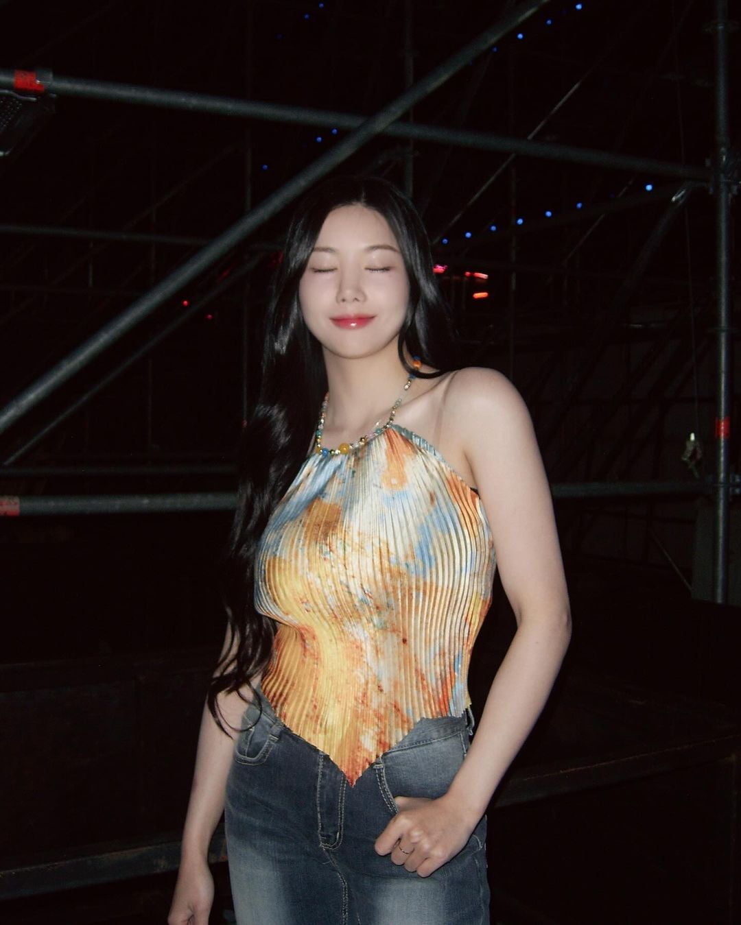 권은비, 워터밤 여신 답네…홀터넥 걸쳤을 뿐인데 볼륨감 드러나