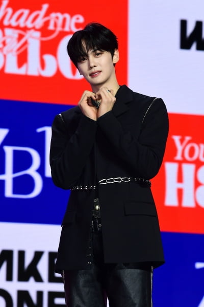 [TEN포토]제로베이스원 김규빈 '팬들에게 보내는 하트'