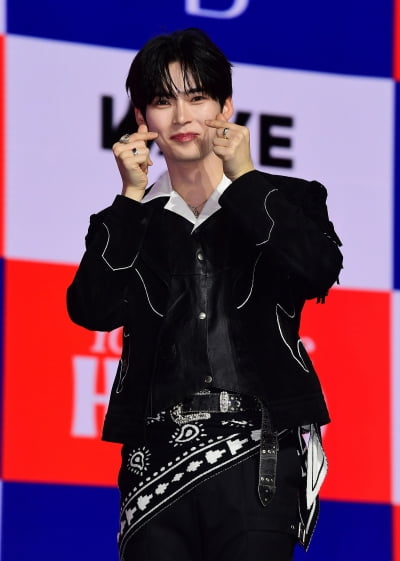 [TEN포토]제로베이스원 성한빈 '여심 사로잡을 댄디남'