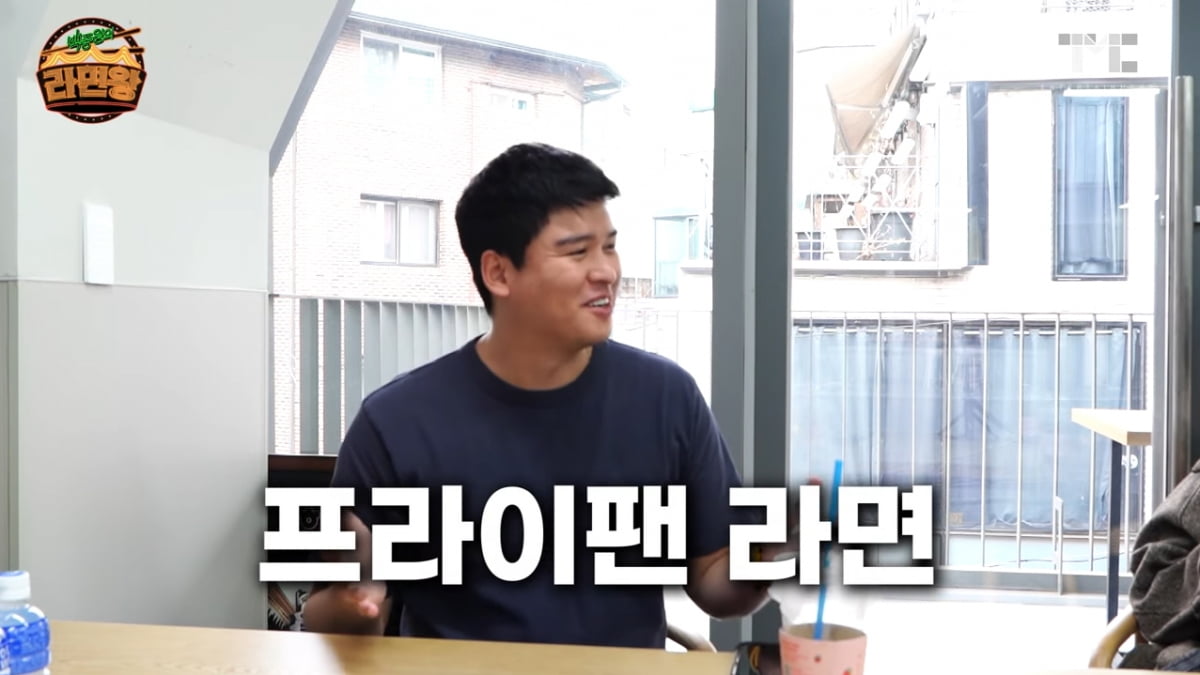 [종합] 백종원, '경쟁 요식업자' 이장우에 "너도 나처럼 욕먹을 것"('라면왕')