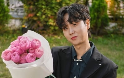 송민준, 비 오는 봄날 함께 창밖 풍경을 보고 싶은 남자 트로트 가수 1위…성리 2위[TEN차트]