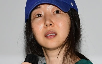 He said, “I’ve never met an investor.” Min Hee-jin meets Dunamu and Naver and says, “Go ahead and leave.”