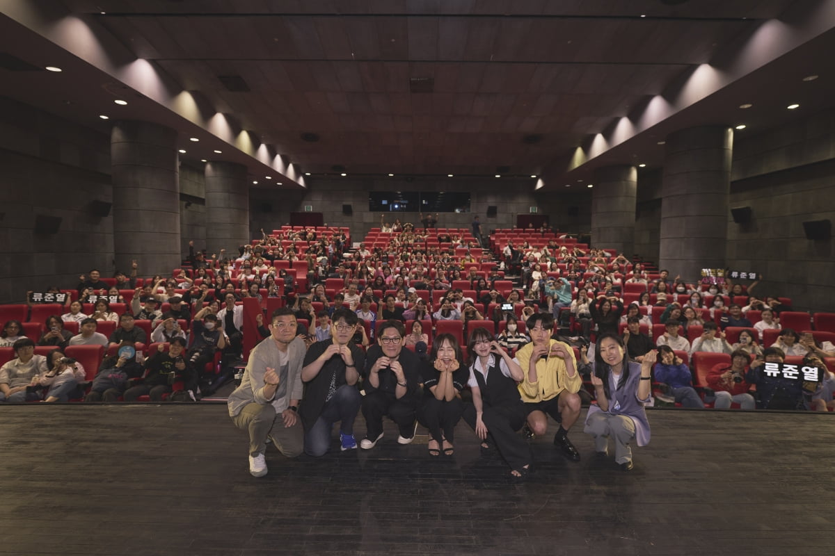 "올해의 화제작" 류준열·천우희 '더 에이트 쇼', 극찬 쏟아졌다