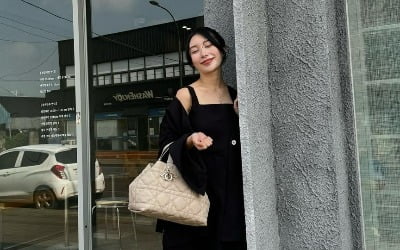 '이지훈♥' 아야네, N번째 태교여행…530만원짜리 D사 명품백으로 포인트
