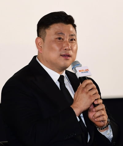[TEN포토]허명행 감독 '범죄도시 시작할때가 생각 나네요'