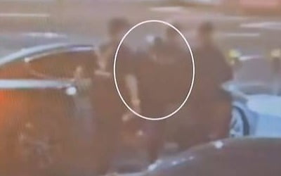김호중, 음주 아니라더니…술집 앞에서 비틀비틀 'CCTV 포착' [TEN이슈]