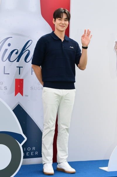 [TEN포토]이상윤 '모델의 우월한 비율'