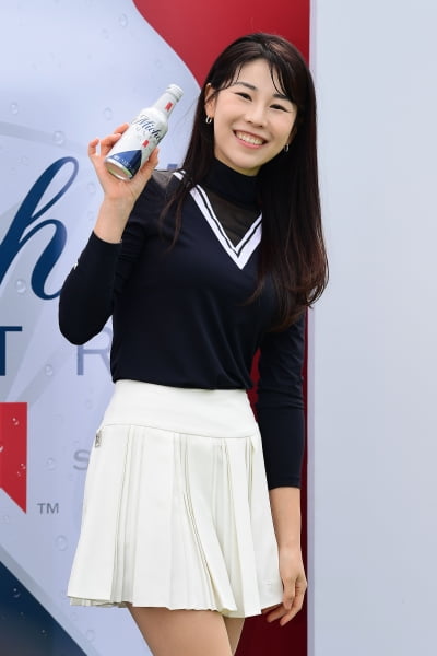 [TEN포토]김우림 '맥주 한잔 하실래요~'