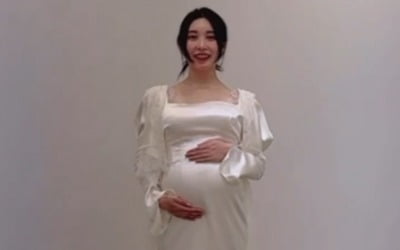 '시험관 성공' 아야네, 출산 전 필수 코스 "만삭 촬영 드레스 피팅"…우아한 D라인