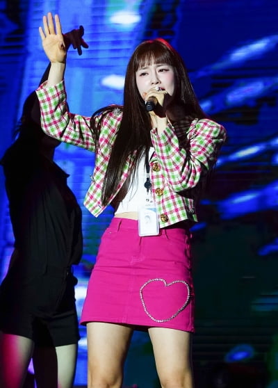 [TEN포토]소유미 '장미음악회에서 열창중'