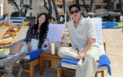 ハン・イェスル、新婚旅行の笑顔