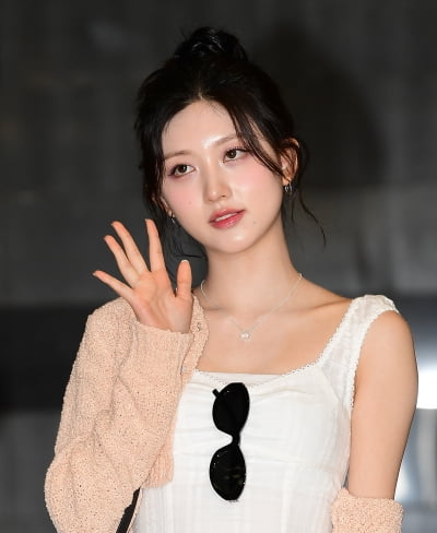 [TEN포토]아이브 가을 '손 흔드는 인형'
