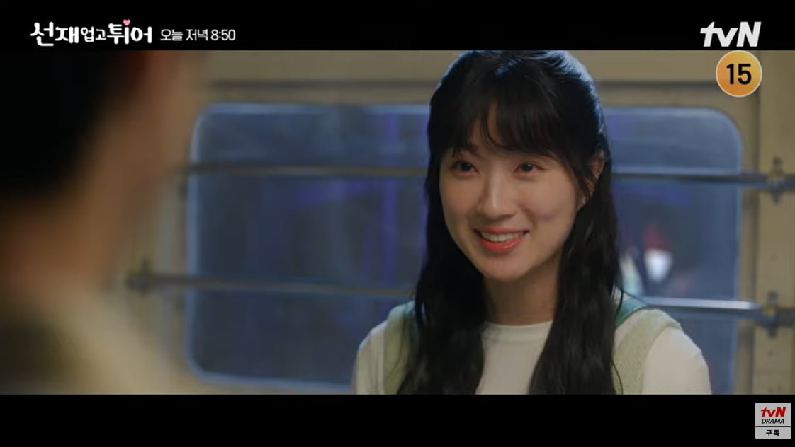 '월요병 치료제' 변우석, 김혜윤 위해 대관람차에서 로맨틱 이벤트…목걸이에 눈물 또르르 ('선업튀')