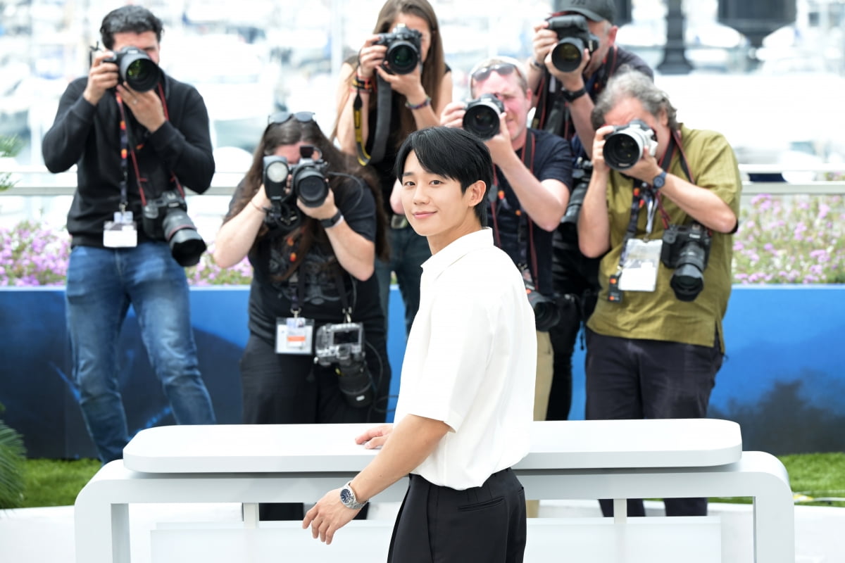 칸 입성한 '베테랑2' 황정민·정해인·류승완 감독, 여유로운 미소