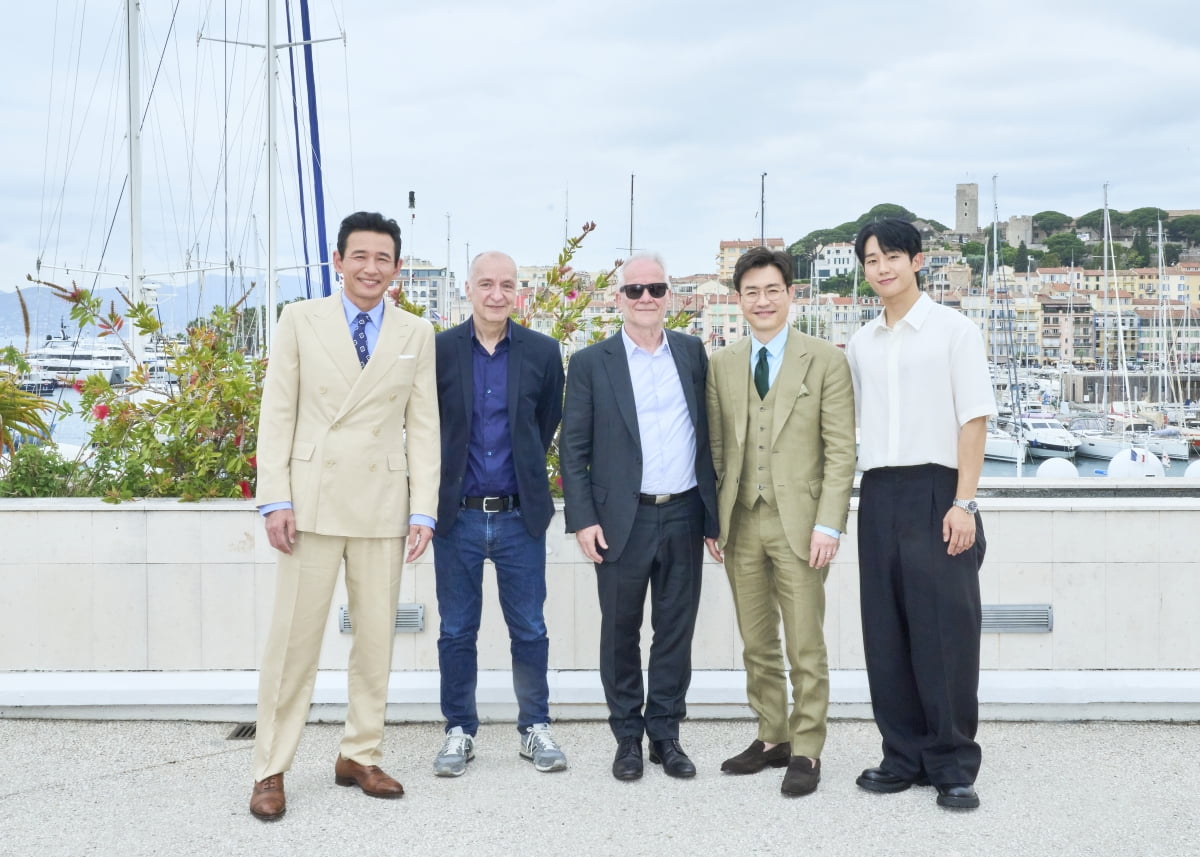 칸 입성한 '베테랑2' 황정민·정해인·류승완 감독, 여유로운 미소