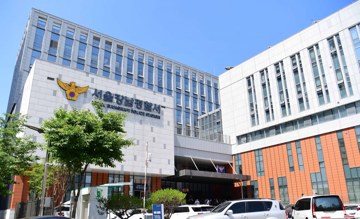 [TEN포토]'음주 뺑소니 협의'김호중 '지하로 강남경찰서 출석'